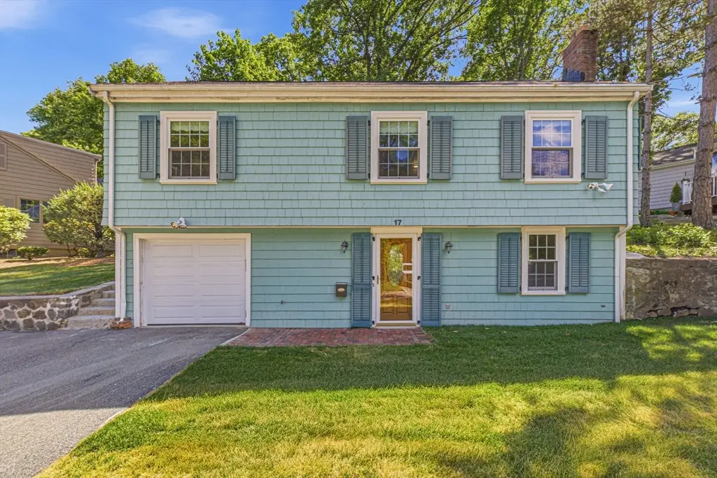 17 Echo St, Melrose, MA 02176 - #1