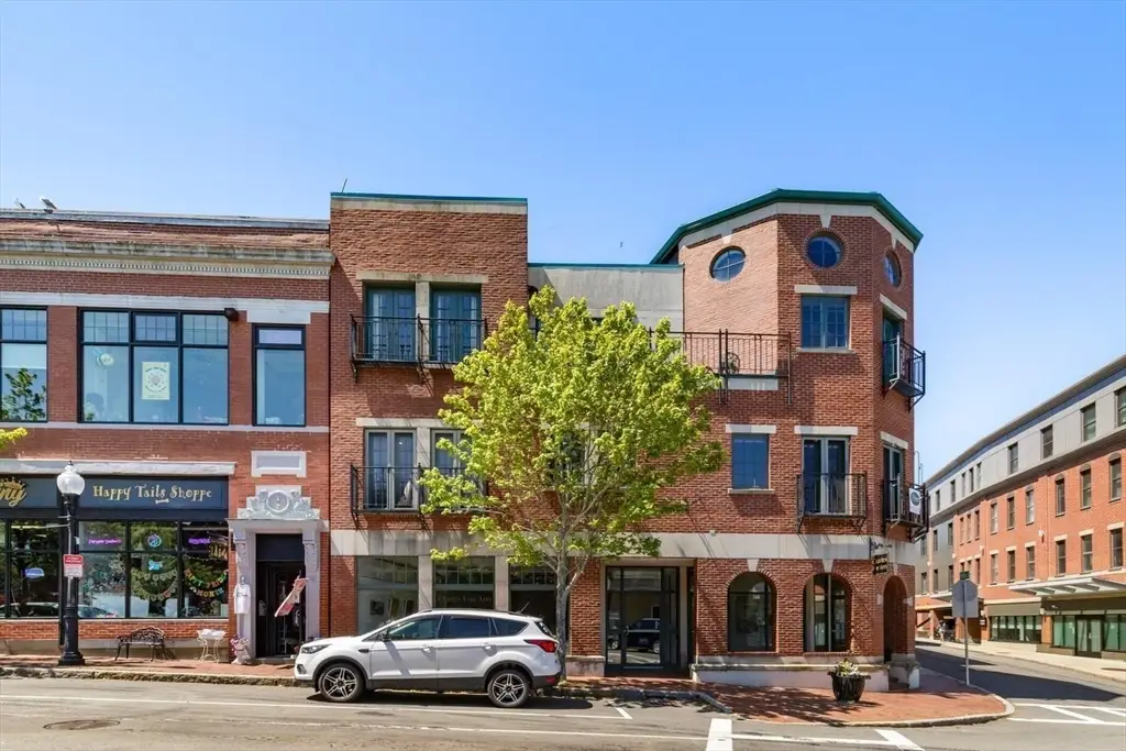 196 Main St #1, Gloucester, MA 01930 - #1