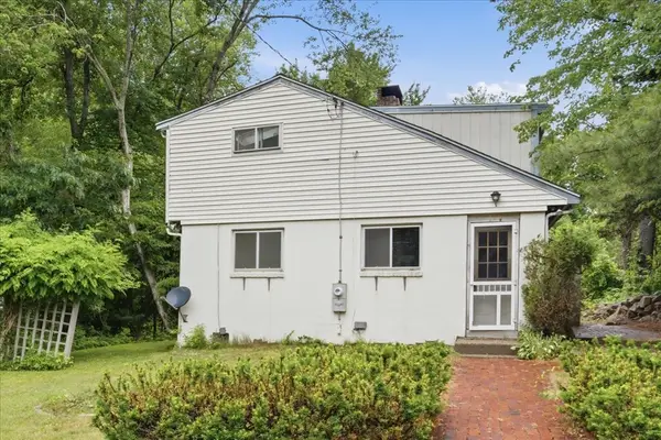 40 Maple St, Holliston, MA 01746