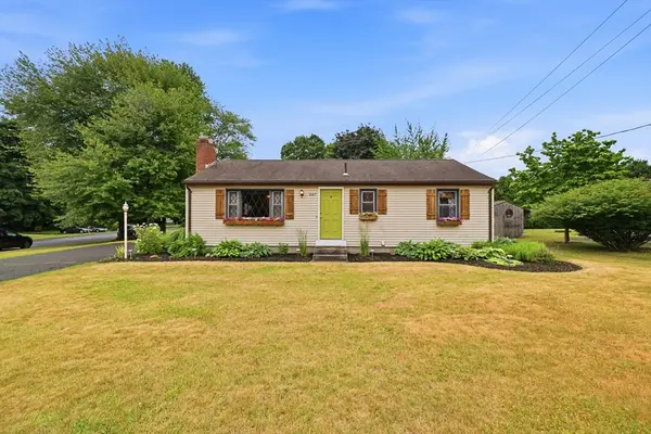 887 North St, Agawam, MA 01030