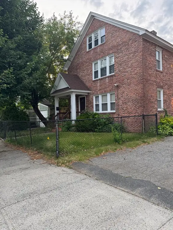 30-32 Colchester St, Springfield, MA 01109