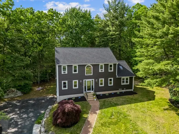 42 Brookside Dr, Uxbridge, MA 01569
