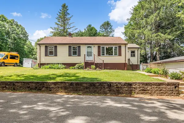 90 Towtaid St, Leicester, MA 01611