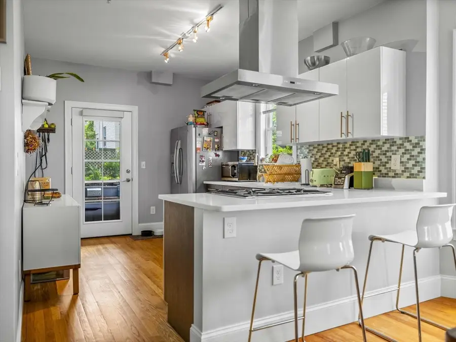 49 Putnam St #1, Somerville, MA 02143 - #3