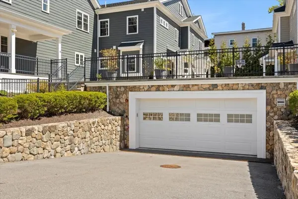 16-26 Dalby St #3, Newton, MA 02458