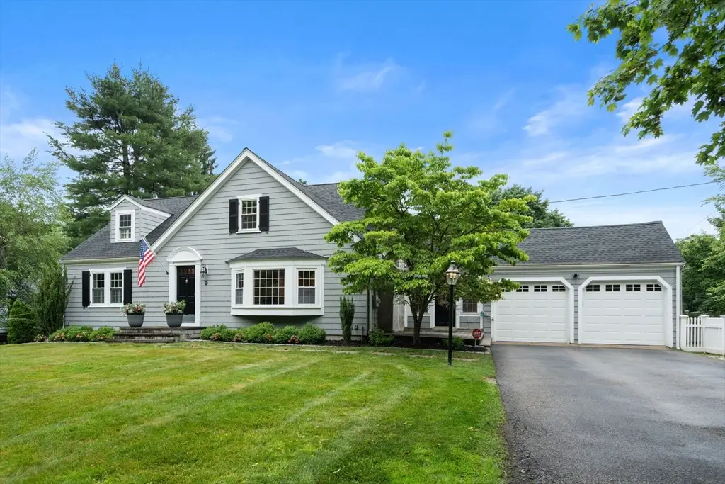 9 Wessex Dr, Westwood, MA 02090 - #1