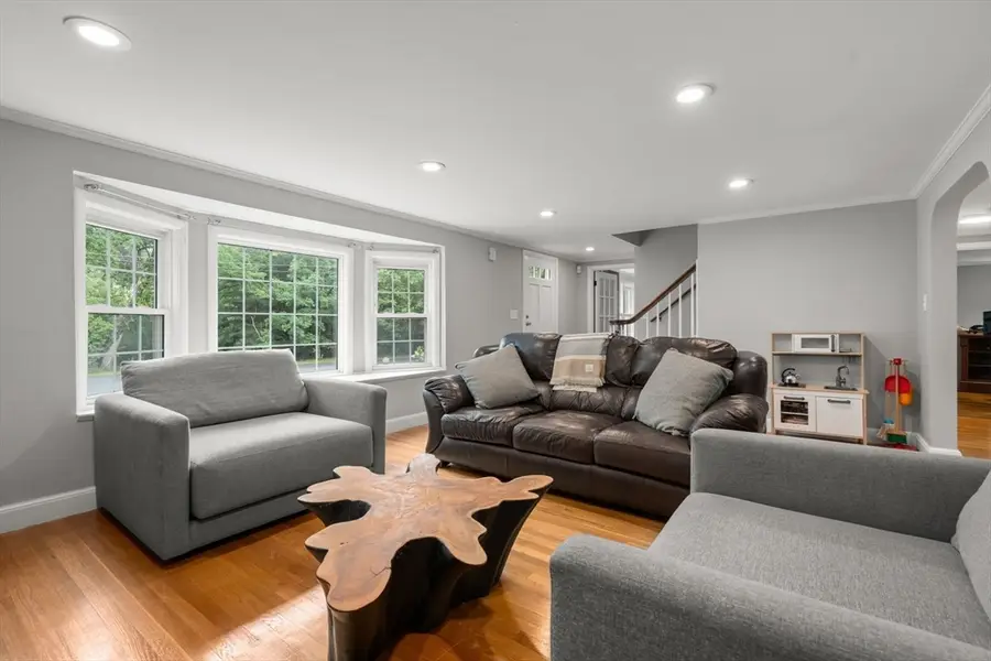 9 Wessex Dr, Westwood, MA 02090 - #3