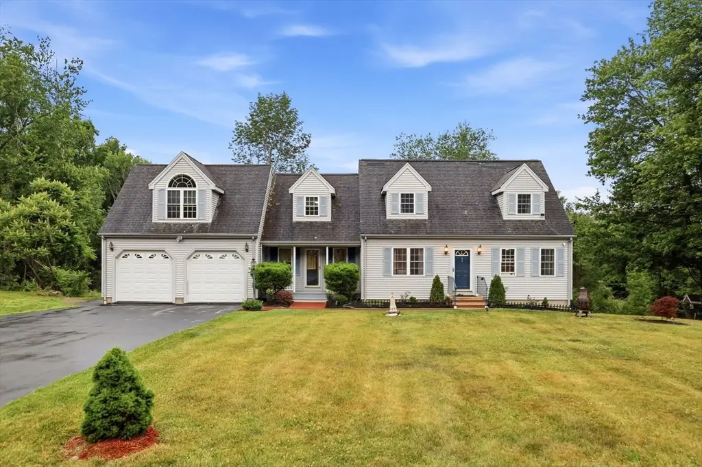 11 Elmwood Dr, Berkley, MA 02779 - #1