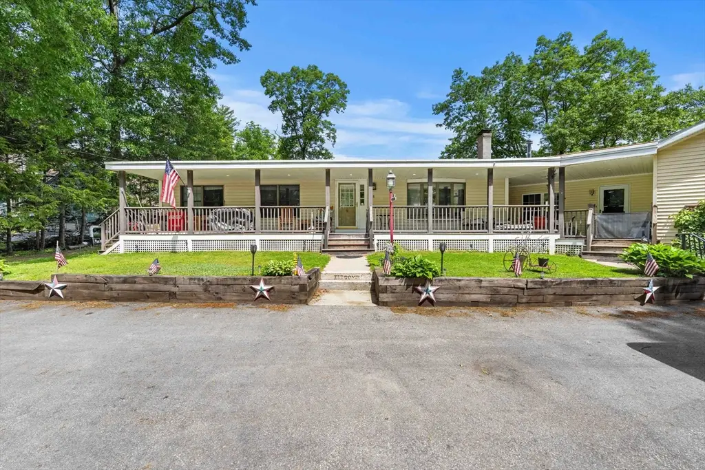 25 Beacon St, Amesbury, MA 01913 - #1