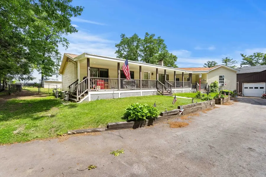 25 Beacon St, Amesbury, MA 01913 - #2