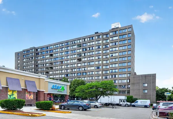 1731 Beacon St #915, Brookline, MA 02445