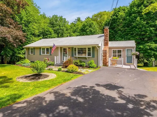 33 Farnham Rd, Rowley, MA 01969