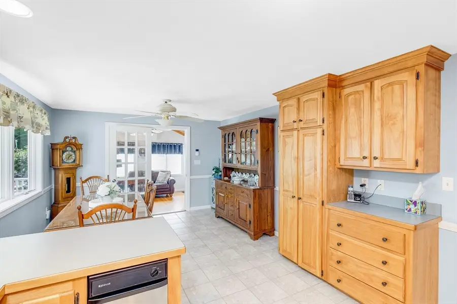 33 Farnham Rd, Rowley, MA 01969 - #3