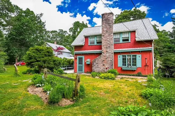 4 Evergreen Hill Rd, Bourne, MA 02532