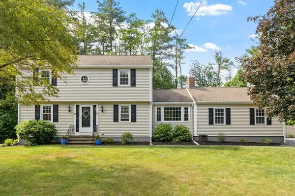 12 Crabapple Lane, Chelmsford, MA 01824