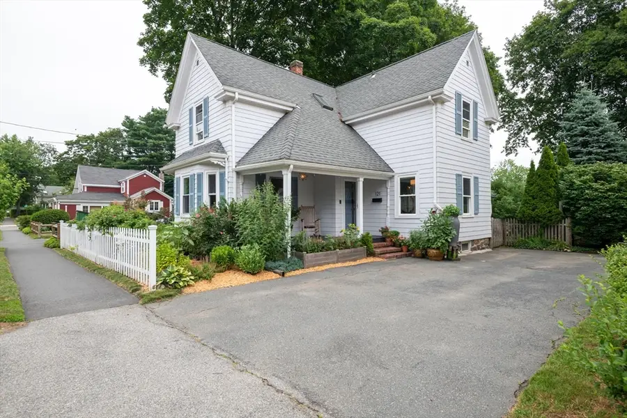 121 Linden St, Hamilton, MA 01982 - #2