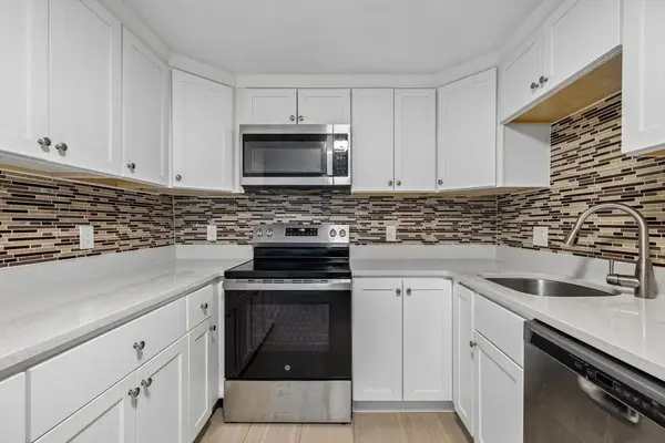 33 Lodgen Ct #2D, Malden, MA 02148