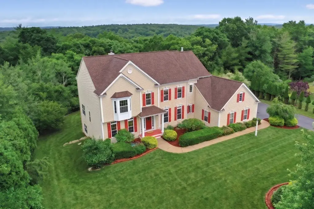 35 Howarth Dr, Upton, MA 01568 - #1