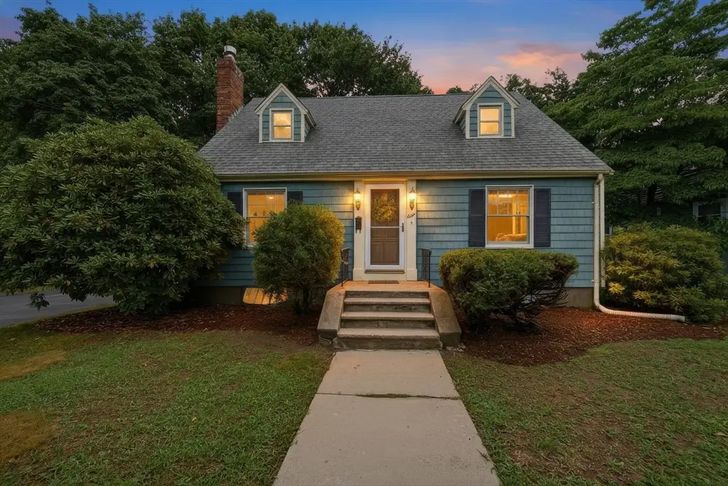 8 Brackett Ave, Stoneham, MA 02180 - #1