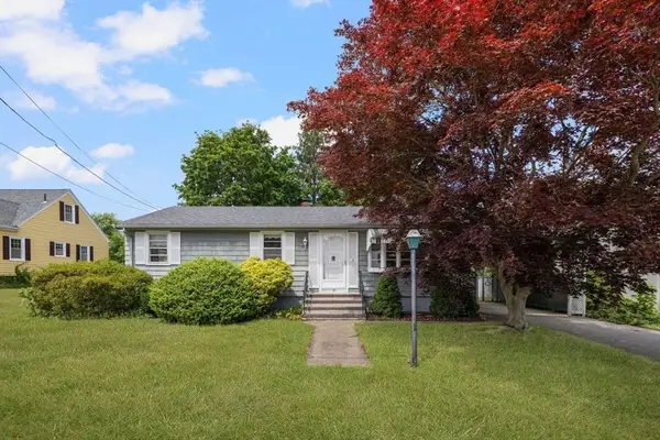 27 Hinsdale St, Swansea, MA 02777