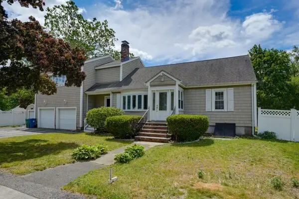 2 Frances Rd, Burlington, MA 01803