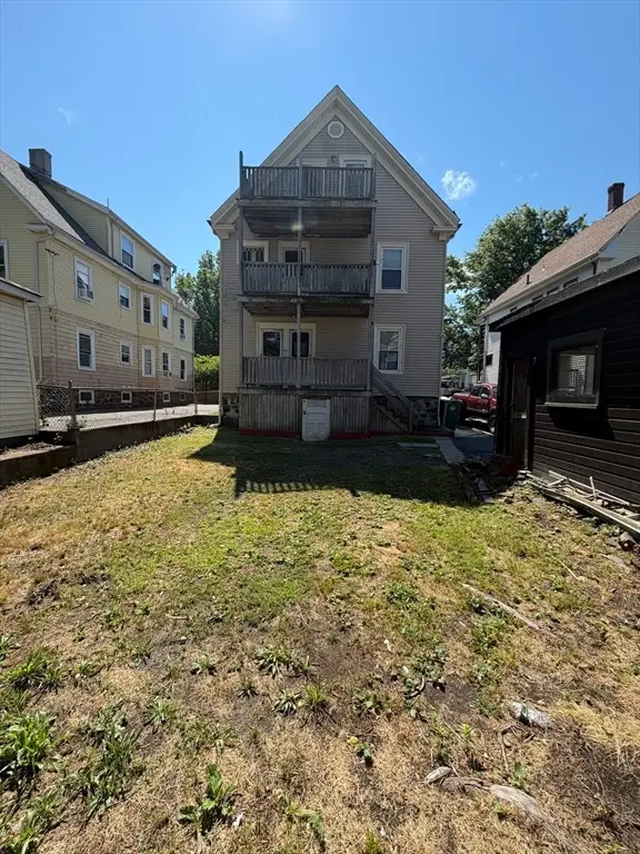 31-33 Hollingsworth St, Lynn, MA 01902 - #3