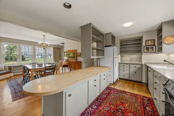 90 Comanche Dr, Falmouth, MA 02540