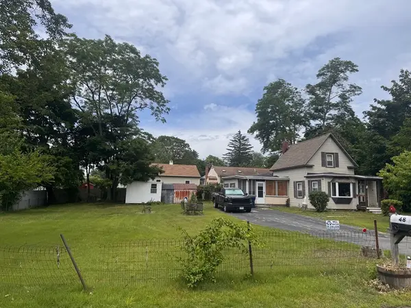 48 Grant St, Dracut, MA 01826