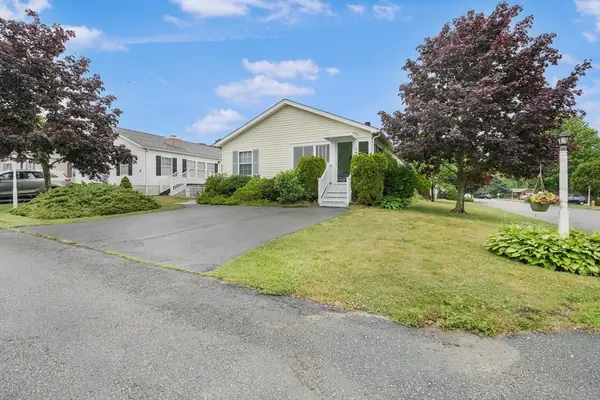 4 Nightingale Lane, Tiverton, RI 02878