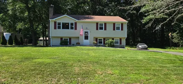 135 Red Fox Dr, Agawam, MA 01030