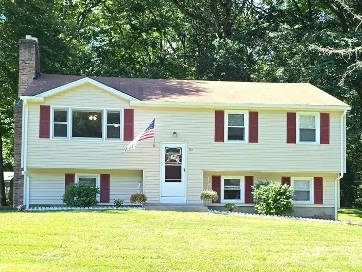 135 Red Fox Dr, Feeding Hills, MA 01030 - #2