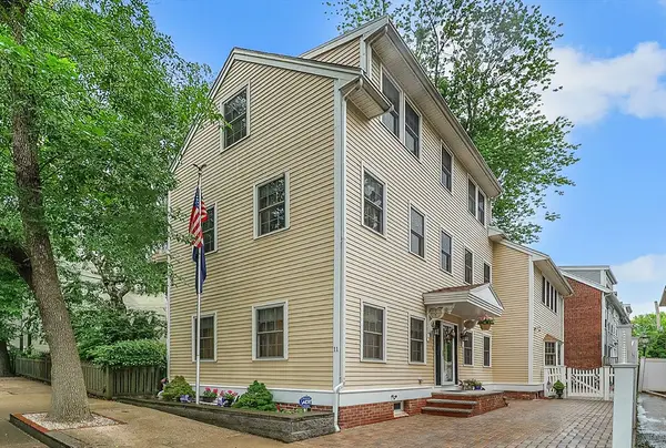 13 Oak St, Boston, MA 02129