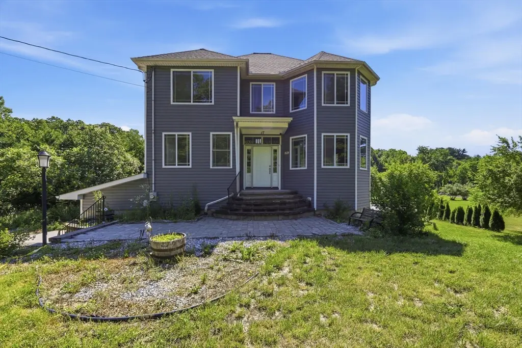 17 Russellville Rd, Westfield, MA 01085 - #1