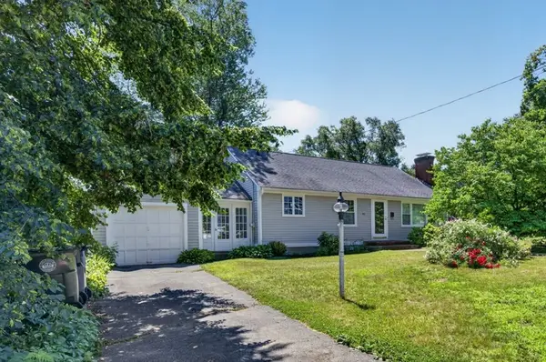 90 Lowell St, Andover, MA 01810