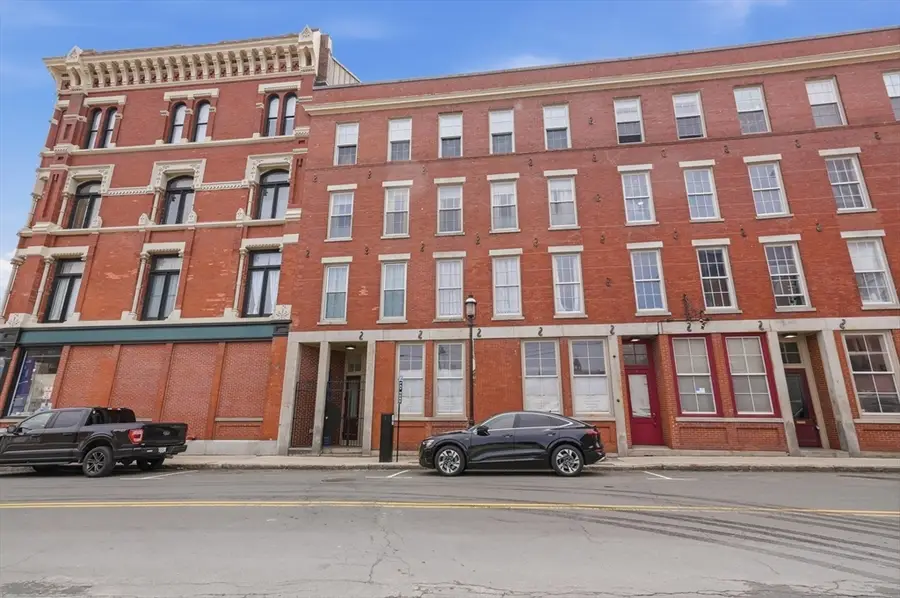219 Central St #3E, Lowell, MA 01852 - #2