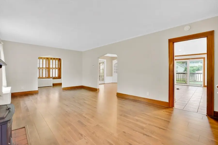 33 Olmsted Dr, Springfield, MA 01108 - #3