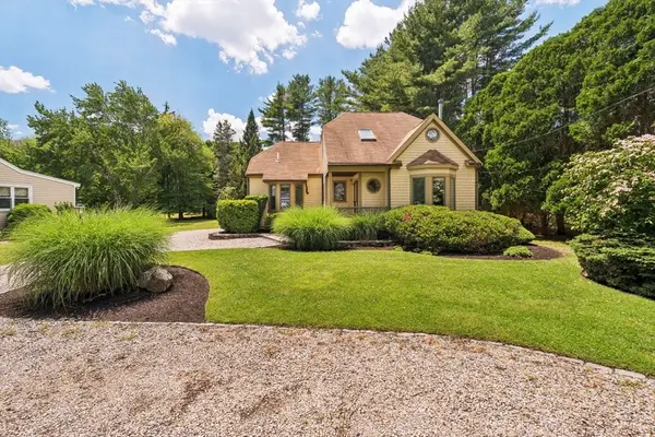 220 Rockland St, Dartmouth, MA 02748