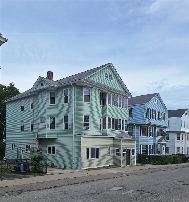 70 Sterling St, Worcester, MA 01610 - #2