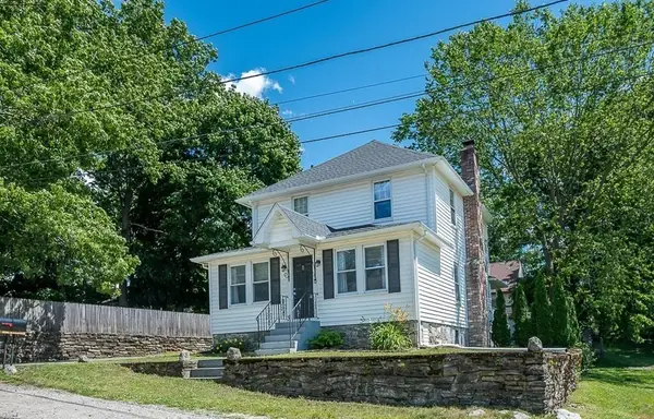 8 Simone St, Worcester, MA 01604