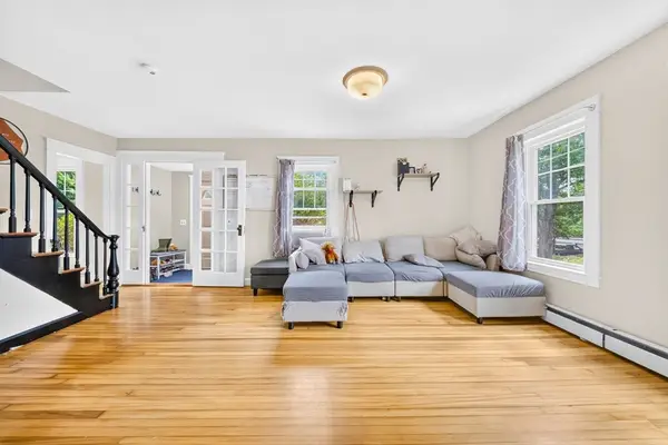 15-17 Pleasant St, Lunenburg, MA 01462