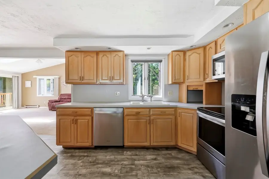 63 Columbia Dr, Feeding Hills, MA 01030 - #3