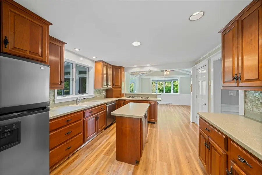 8 Joanne Dr, Hanson, MA 02341 - #3