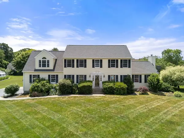 132 Tipperary Dr, Northbridge, MA 01588
