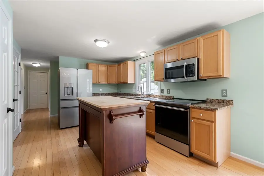132 Tipperary Dr, Whitinsville, MA 01588 - #2