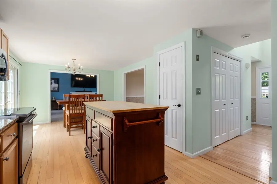 132 Tipperary Dr, Whitinsville, MA 01588 - #3
