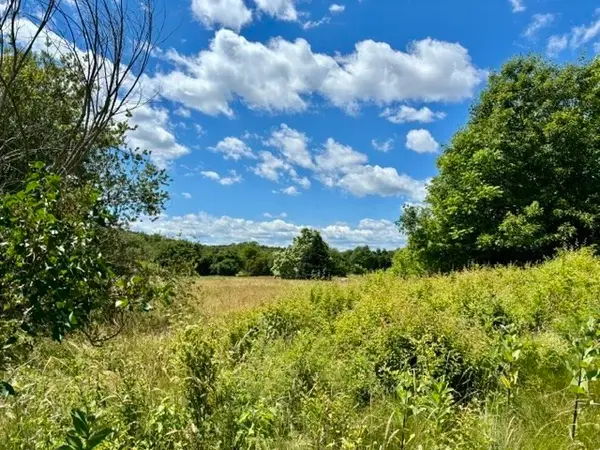 921 Main St, Acushnet, MA 02743