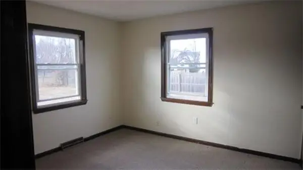 10 Gary Place, Agawam Town, MA 01030 - #3