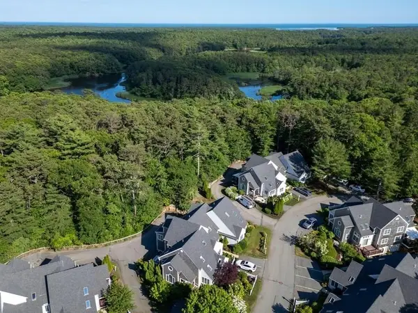 72 Gold Leaf Ln #72, Mashpee, MA 02649