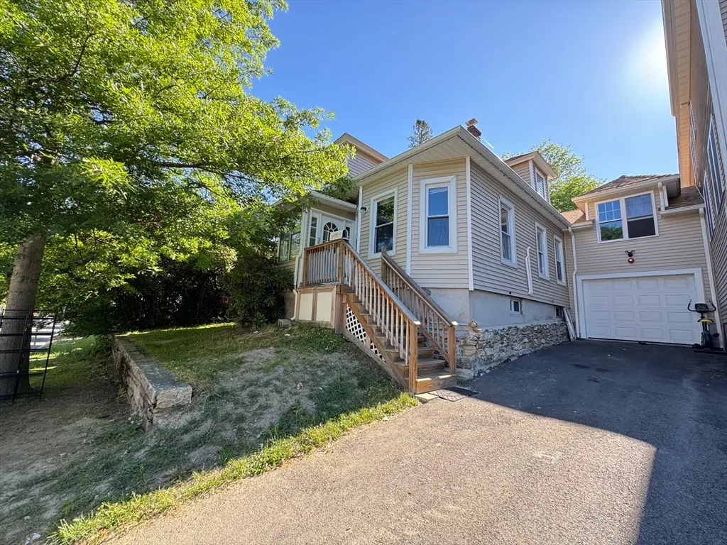 35 Standish St, Worcester, MA 01604 - #1