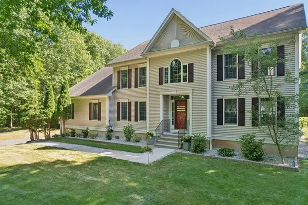 203 Maple St, Douglas, MA 01516